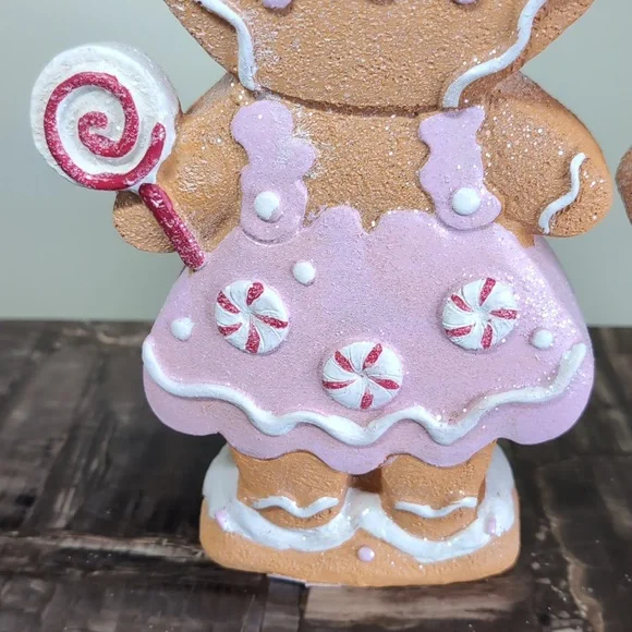 ❌SOLD❌Cupcakes & Cashmere Gingerbread Couple Figurines Christmas Decor, Shimmery - Picture 5 of 11